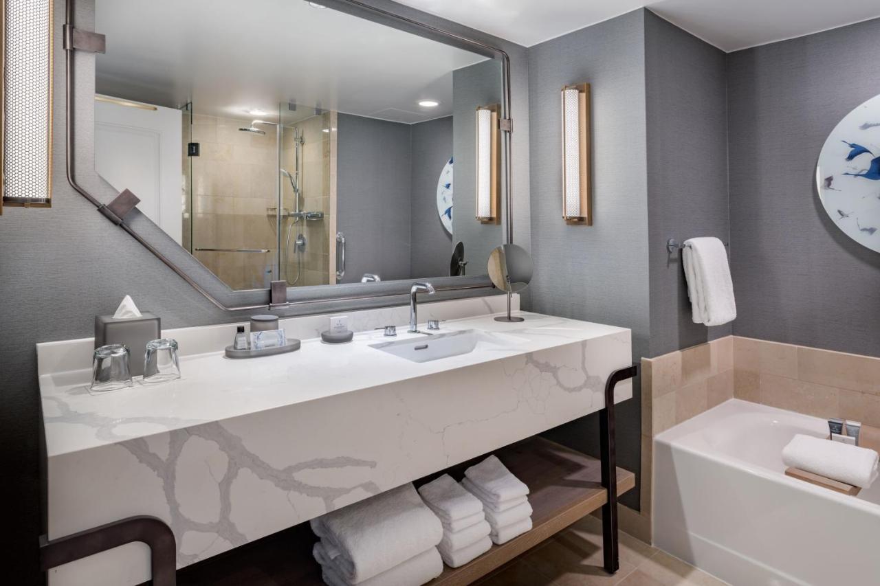 2 Queen Beds, Resort View, Guest Room